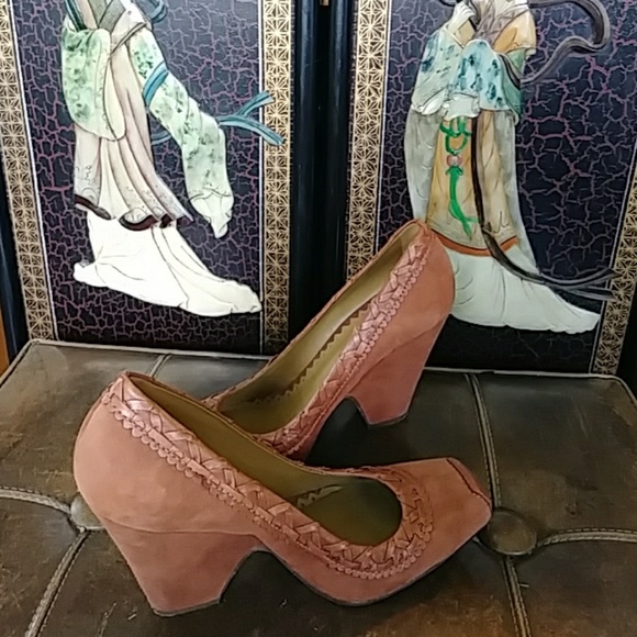 Women's Vince V Camuto Heels - Picture 2 of 7